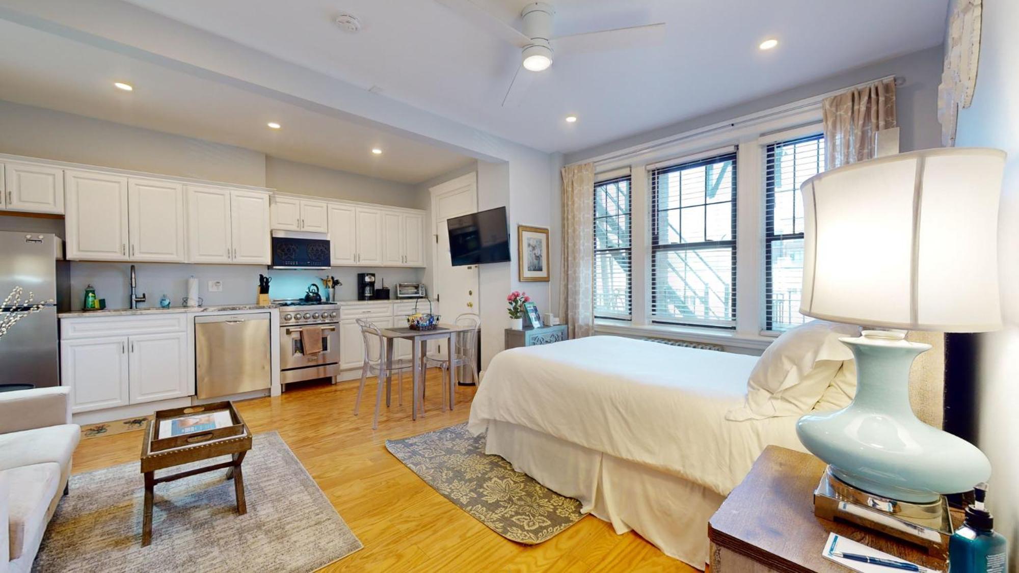 Sunny,Cozy,Near Bc,Bu,Boston,Mbta Apartment Exterior photo